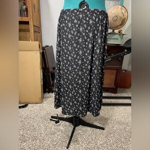 Flowy floral black midi skirt